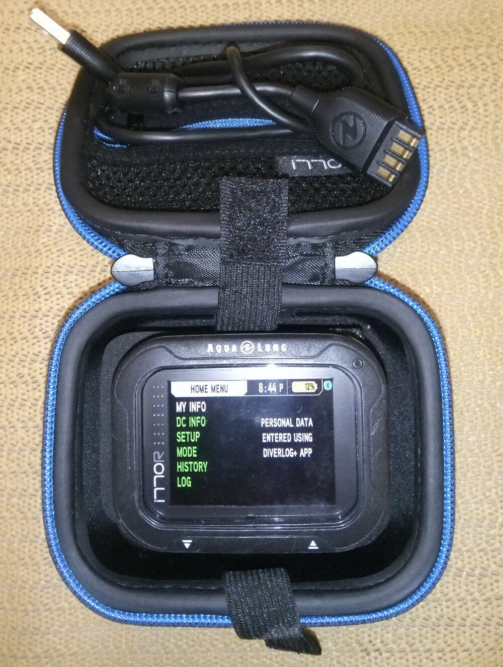 Aqua Lung i770r Dive Computer in Black with Blue Case Trim